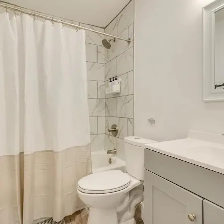 Mid-Town Cave For 6 Guests 3 Bedroom 1 Bath Mobile Exterior photo