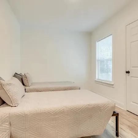Mid-Town Cave For 6 Guests 3 Bedroom 1 Bath Mobile Exterior photo