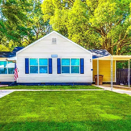 Mid-Town Cave For 6 Guests 3 Bedroom 1 Bath Mobile Exterior photo