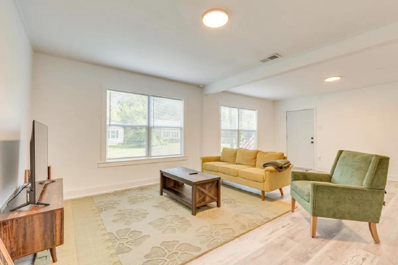 Mid-town Cave For 6 Guests 3 Bedroom 1 Bath